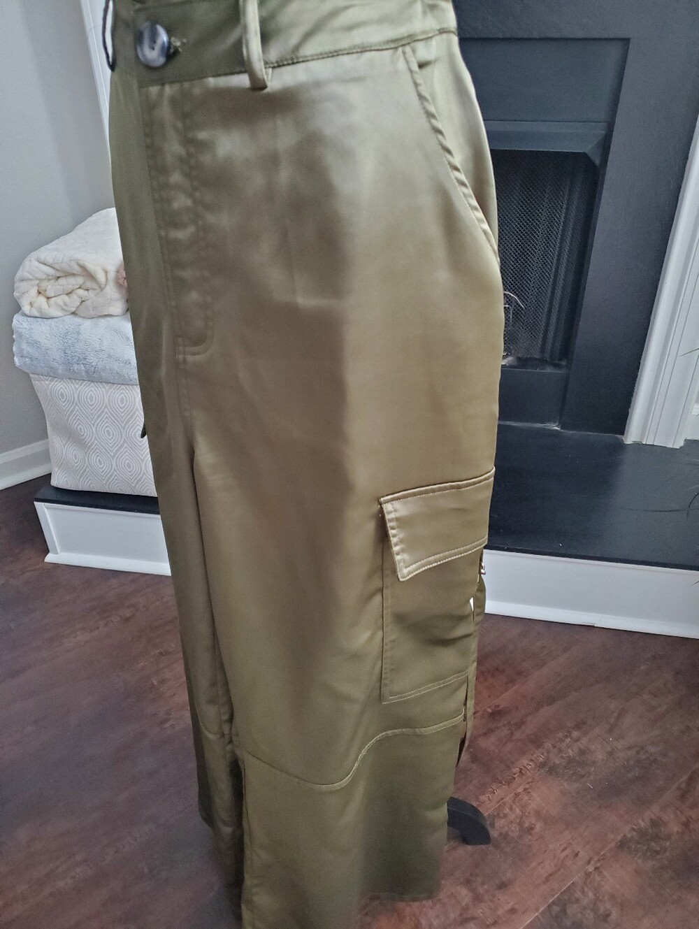 Olive Green Wide-Leg Cargo Pants - Picture 2 of 2